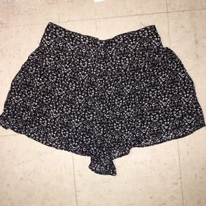 floral patterned loose shorts